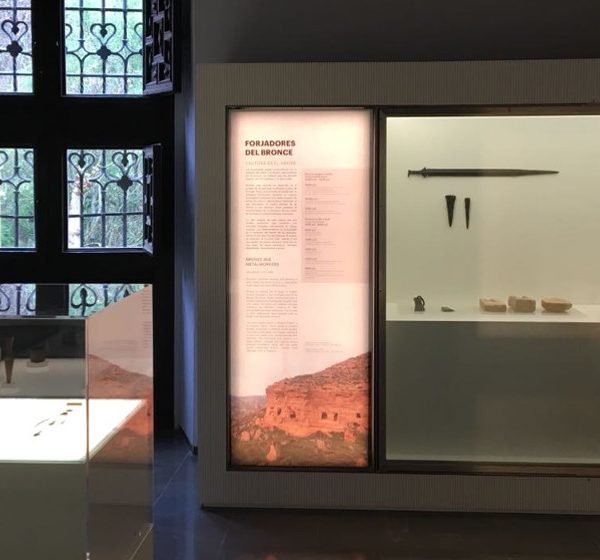 	
				Museo Arqueológico y Etnológico de Granada	
				